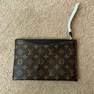 NEW Wristlet - NOT AUTHENTIC